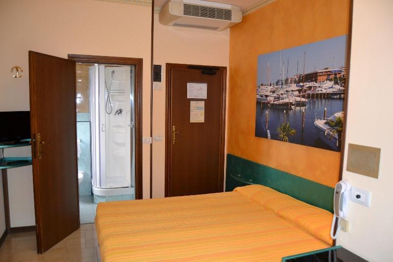 Hotel Marselli Rímini Exterior foto
