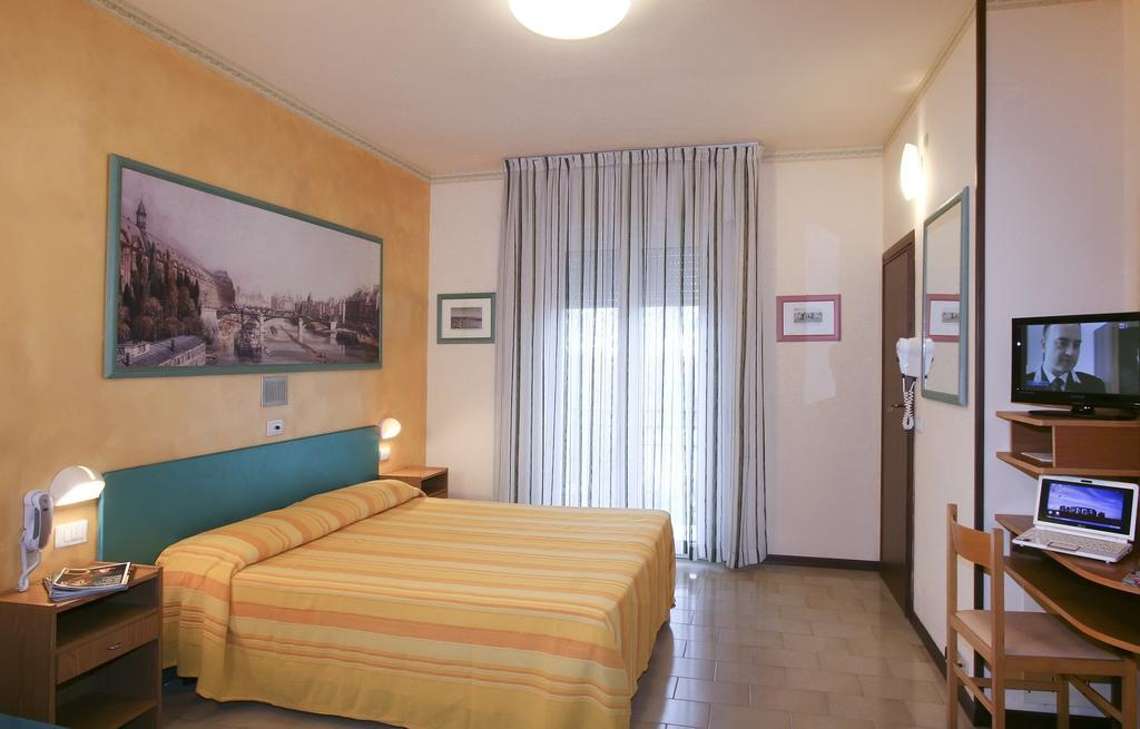 Hotel Marselli Rímini Exterior foto